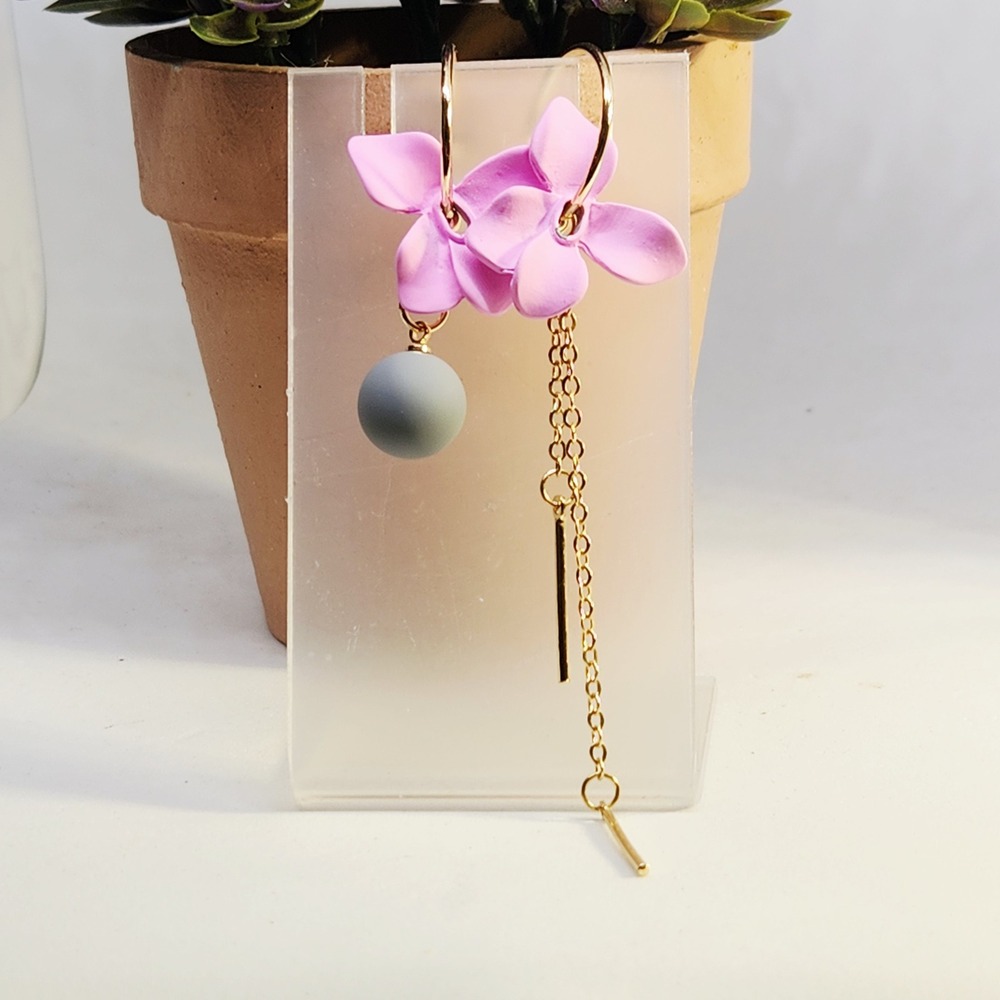 Asymmetrical Pink Orchid Flower Hoop Earrings Gold Tone Chain Orb Dangle Womens